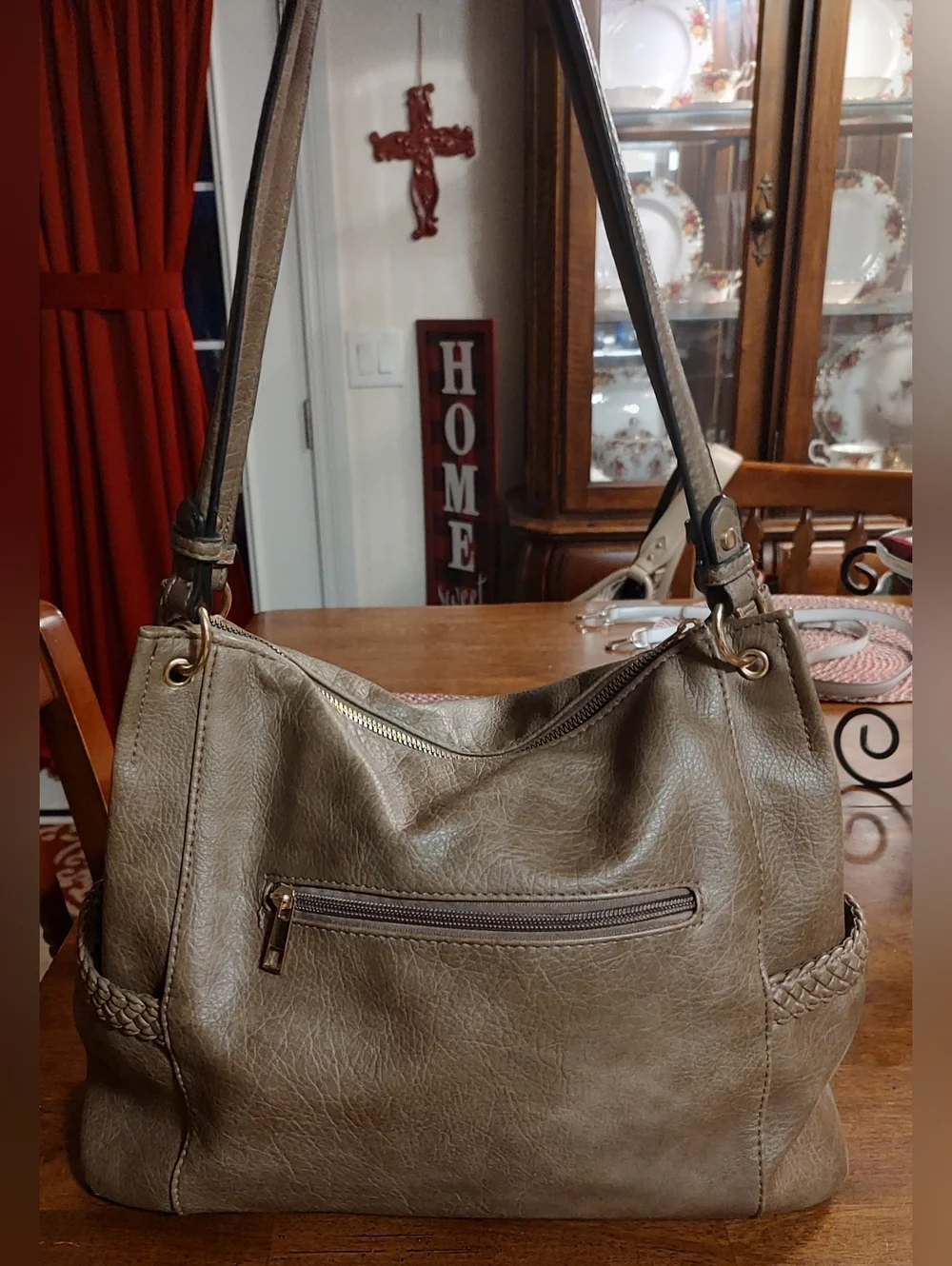 Chic Tassel Hobo Shoulder Bag in Taupe